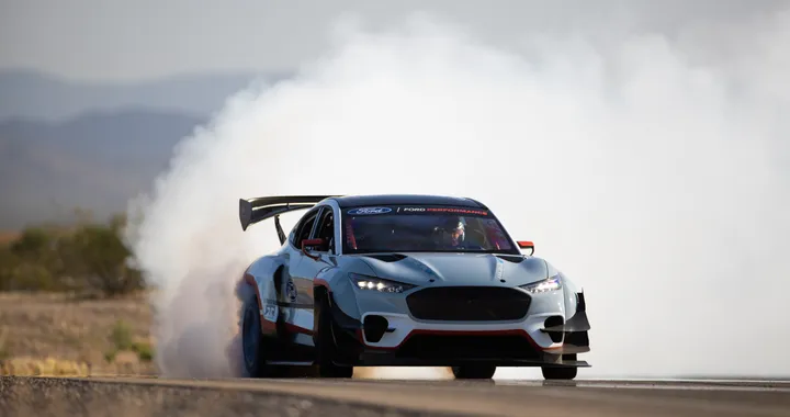 Ford Mustang Mach-E 1400: una belva con 7 motori elettrici e oltre 1.400 CV