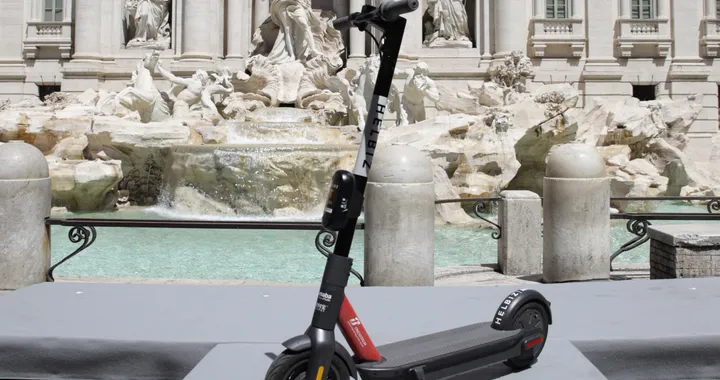 Monopattini elettrici a Roma: Helbiz introduce sanzioni per un utilizzo scorretto