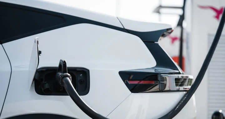 Polestar 3, ricariche più semplici grazie al Plug &amp; Charge