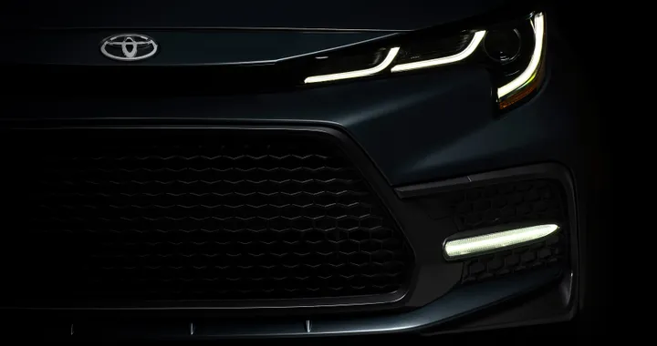 Toyota Corolla 2020, il frontale della Sedan. Debutto il 15 novembre | TEASER
