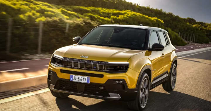 Jeep Avenger, il B-SUV elettrico debutta al Salone di Parigi