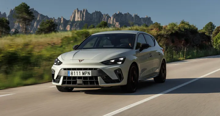 Cupra Leon restyling, debuttano nuove motorizzazioni. Ecco i prezzi