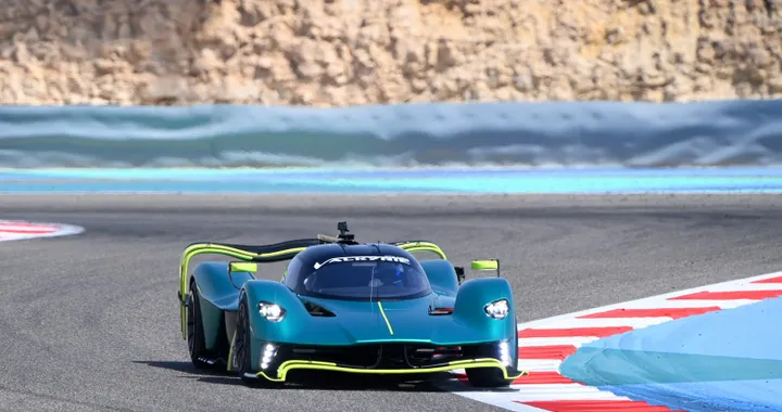 Aston Martin: il primo EV è in arrivo. Avrà le vibrazioni del V12 della Valkyrie?