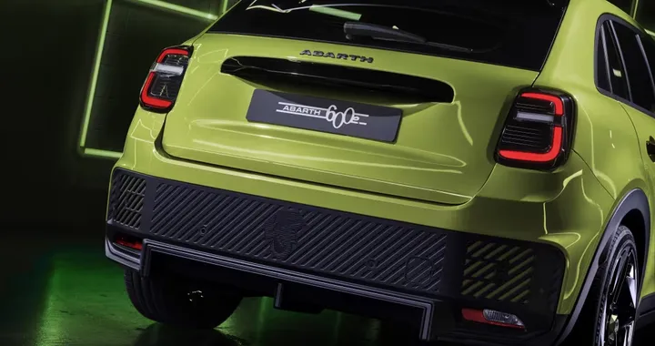 Abarth viaggia controcorrente, per salvarsi ora ha bisogno di motori termici
