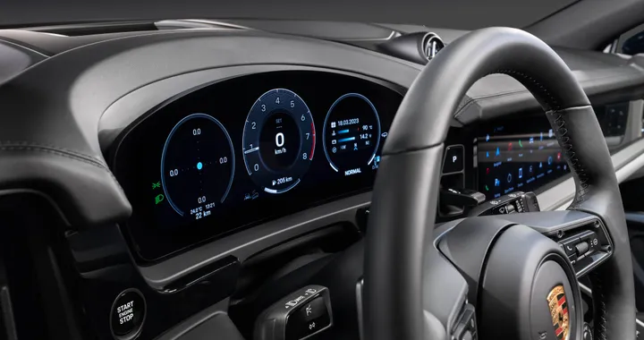 Porsche Cayenne, gli interni del restyling. Uno schermo anche per il passeggero