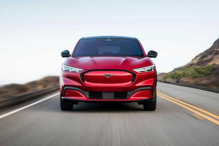 La Mustang si evolve in una berlina a quattro porte? Emerge un indizio importante