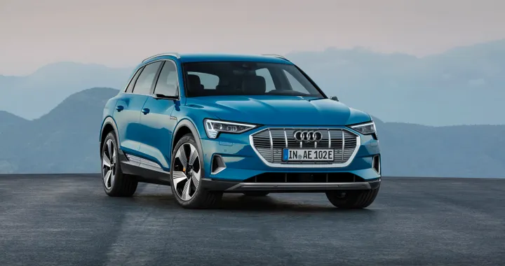 Audi e-tron: svelato il SUV elettrico con 400 km di autonomia e specchietti virtuali