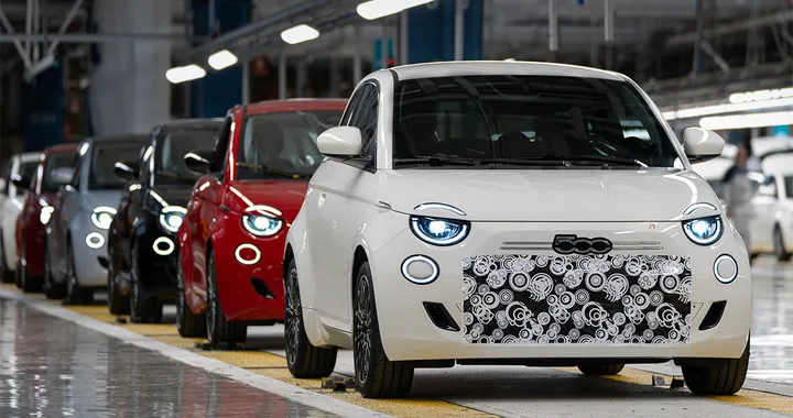 Questa è la nuova FIAT 500 ibrida: primi esemplari preserie prodotti a Mirafiori