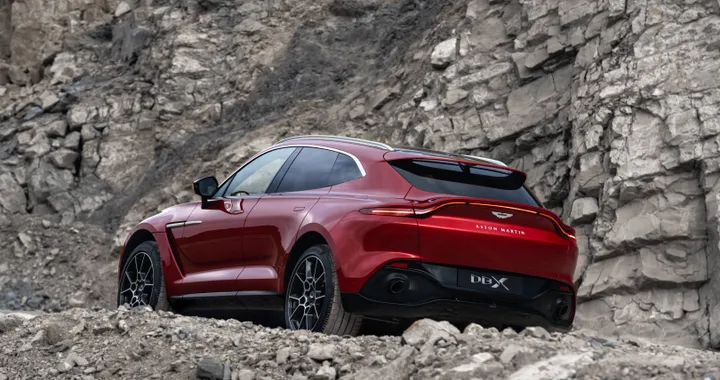 Aston Martin DBX: tempo di super SUV con V8 da 550 CV e tantissima tecnologia