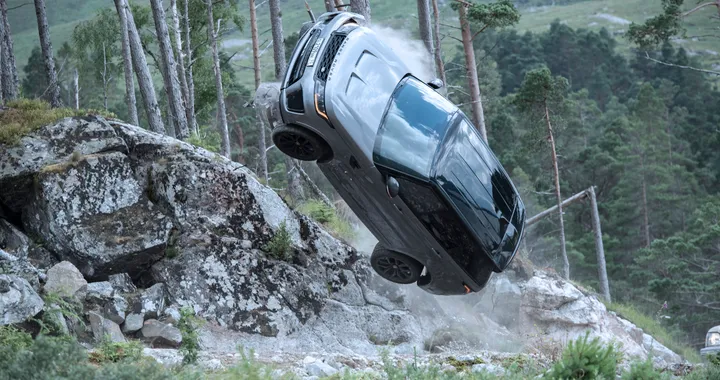Range Rover Sport SVR all'inseguimento di 007 in No Time To Die