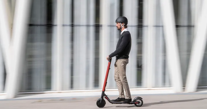 Seat eXS KickScooter: il monopattino elettrico per l'ultimo miglio