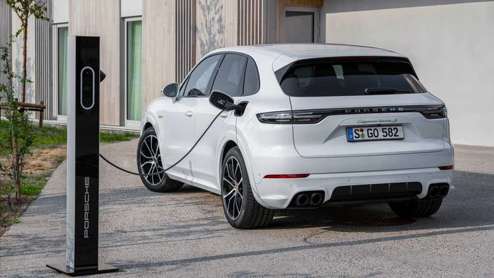 Ibride plug-in, l'inganno dei consumi reali: fino al 300% più alti del dichiarato