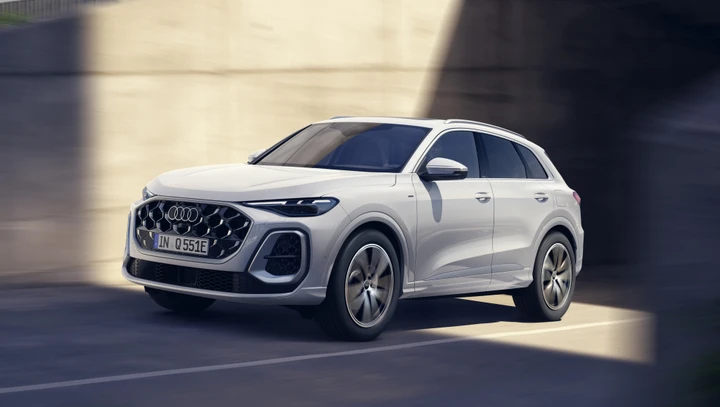 Audi Q5 e-hybrid, ecco la Plug-in da 100 km in elettrico. Prezzi da 69.150 euro