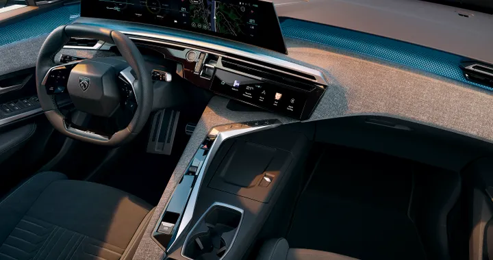 Peugeot e-3008, debutto a settembre con il nuovo Panoramic i-Cockpit