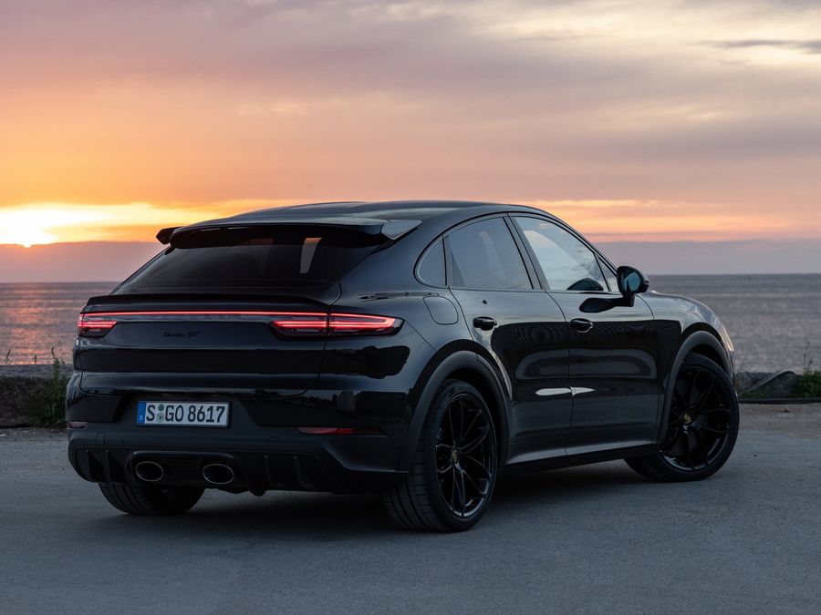 Anteprima: The Rock fermato a Los Angeles perché la sua Porsche è illegale