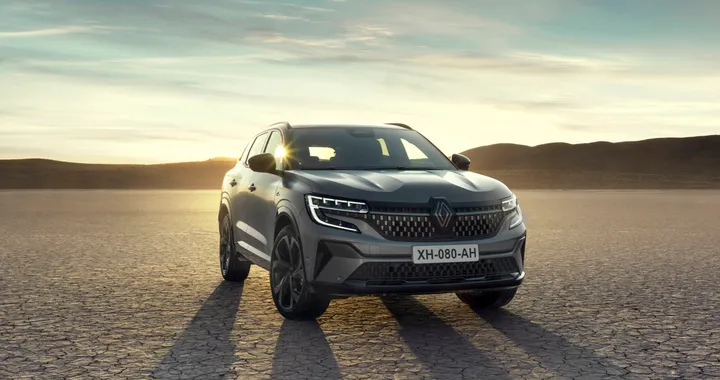 Renault Austral, debutta il nuovo SUV erede della Kadjar. Solo motori ibridi