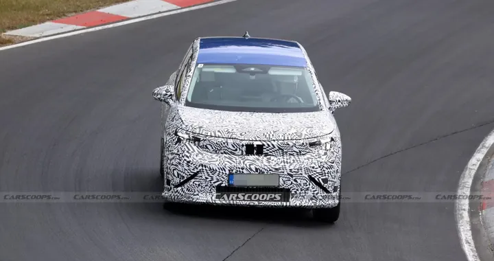 Skoda, al lavoro sulla rivale della KIA EV9: il maxi SUV elettrico è stato spiato al Nürburgring