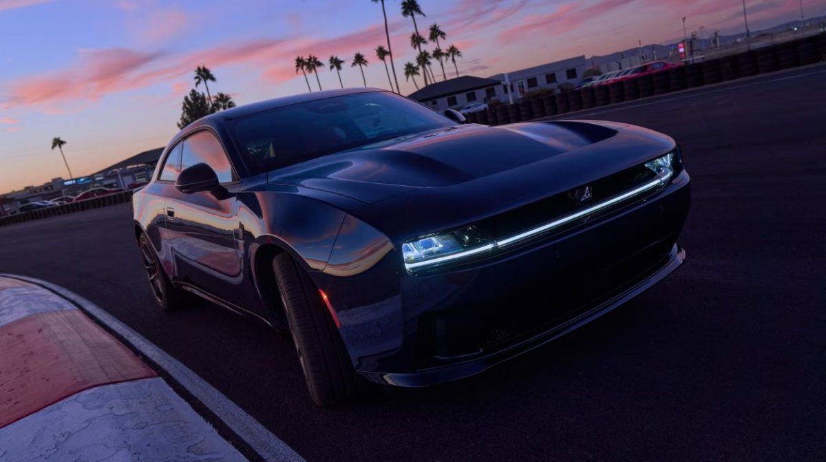 La nuova Dodge Charger arriva in Italia con versioni a benzina e elettrica, con prezzi che variano da 72.000 a 94.000 euro