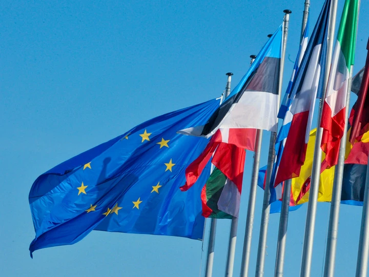 Francia e Spagna, no a Germania e Italia sulla proroga dello stop alle auto termiche