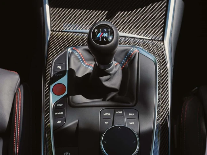 BMW brevetta un cambio manuale che impedisce di inserire la marcia sbagliata