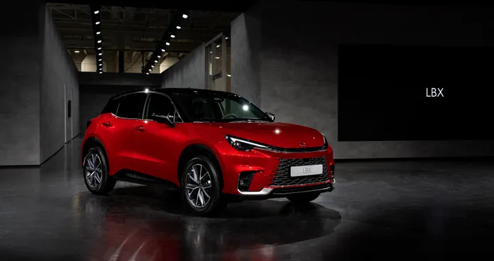 Lexus LBX, ecco i prezzi del nuovo crossover ibrido. Si parte da 38 mila euro