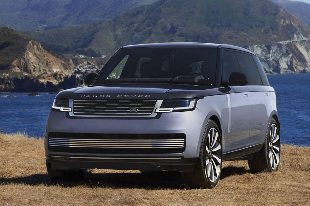 Range Rover su misura con edizioni esclusive e prezzo elevato, in mostra durante l'asta
