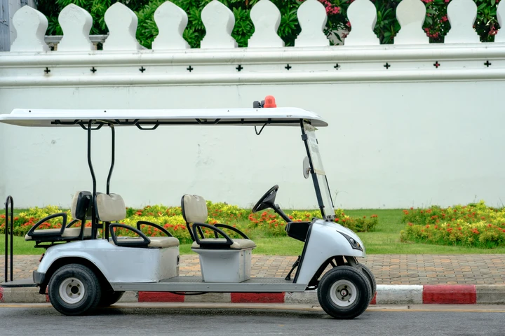 Golf cart sul GRA a Roma. Cosa (non) dice il Codice della Strada