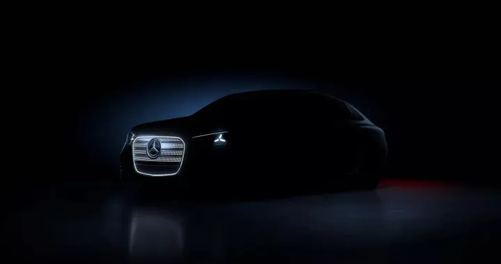 Mercedes Classe C elettrica, prima immagine ufficiale della rivale della BMW i3