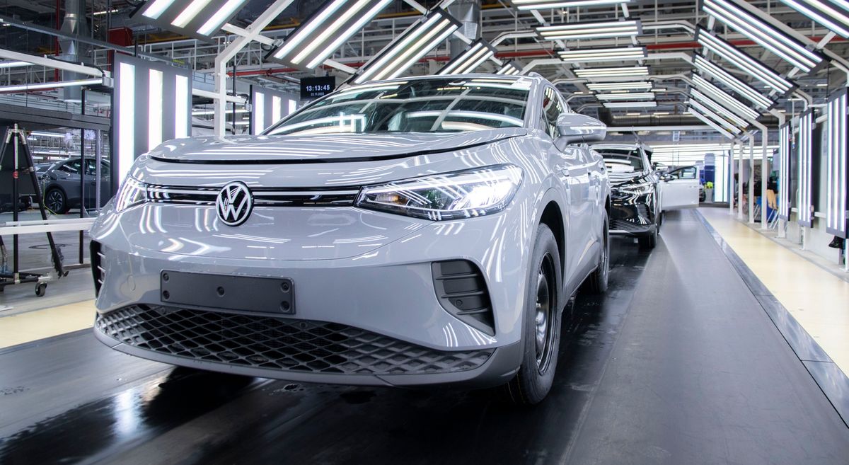 Anteprima: Volkswagen: taglio alla produzione e 19.000 esuberi entro il 2026