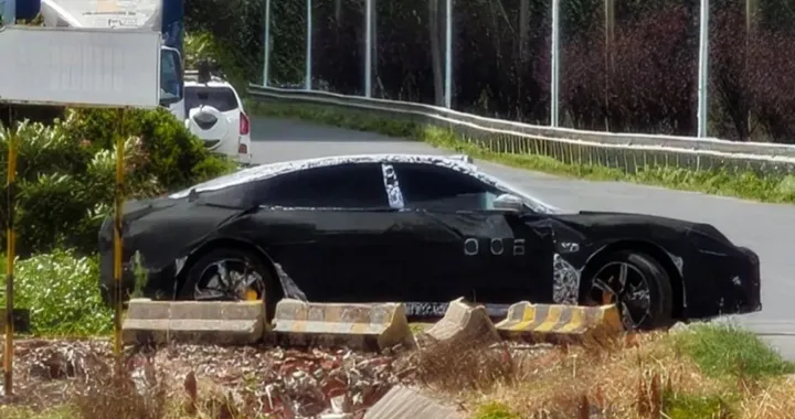 Dopo Tesla, anche Xiaomi lavora ad un modello a passo lungo: ecco le foto spia della SU7 L