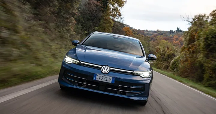 Volkswagen Golf, nel 2026 arriva il nuovo Full Hybrid