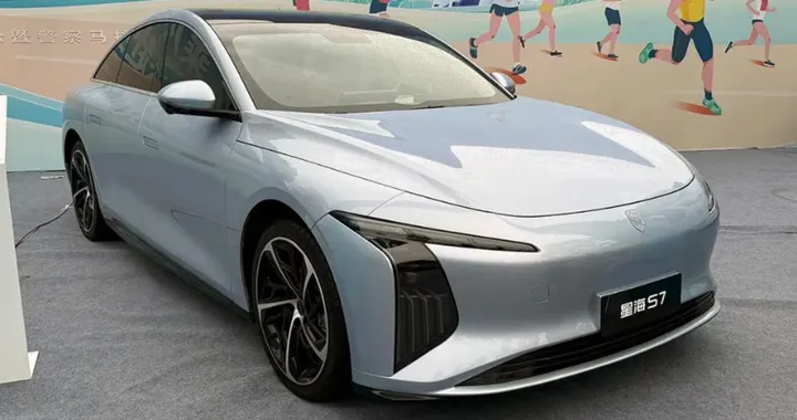 Forthing Xinghai S7, debutta una nuova berlina completamente elettrica