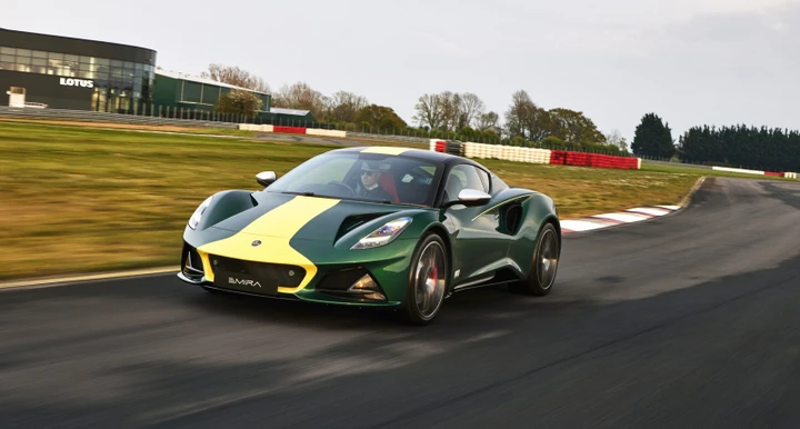 La Lotus Emira Clark Edition celebra il leggendario pilota scozzese