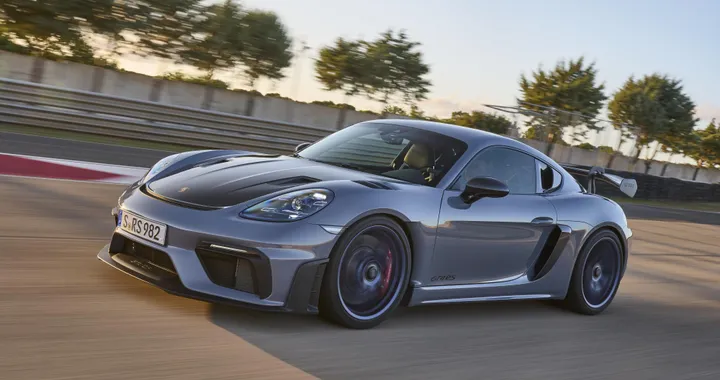 Porsche 718 Cayman GT4 RS: 500 CV e velocissima al Nurburgring
