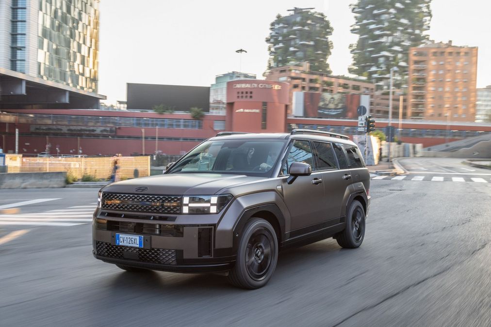 Hyundai Santa Fe Plug-in Hybrid si aggiorna: cresce la potenza con il MY2026 ma il prezzo non cambia