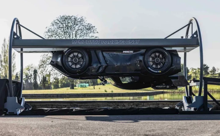 No, la Tesla Roadster non è la prima auto a vincere la gravità