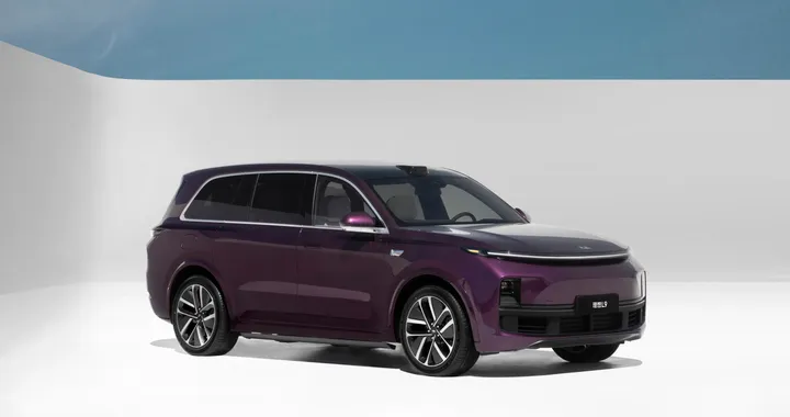 Li L9, il SUV elettrico range extender da 6 posti e 1.300 km di autonomia