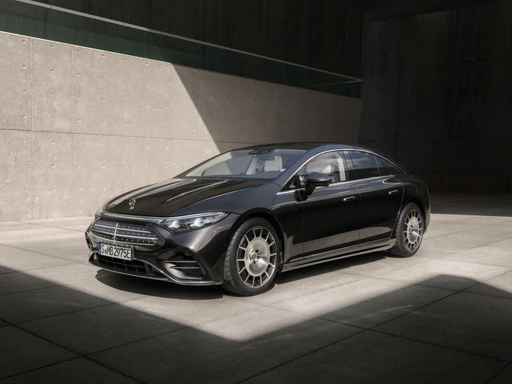 Mercedes EQS 2026: tanto lusso e ben 926 km di autonomia