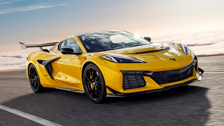 Corvette ZR1, così veloce da staccare la vernice: ma è davvero così?