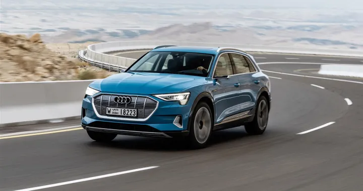Audi e-tron Charging Service: prezzi e modalità di ricarica per il SUV elettrico