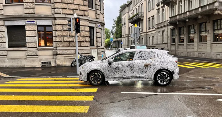 Nuova Renault Clio 2026: ultime foto spia prima del debutto a Monaco