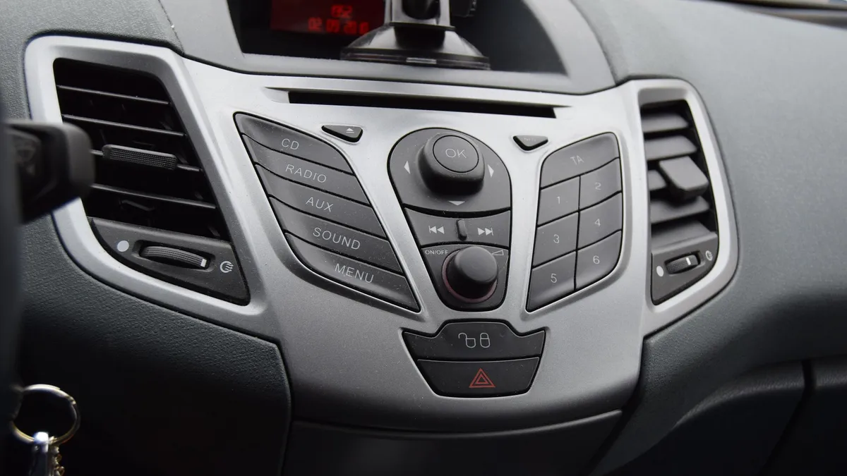 L'autoradio a rischio estinzione: AGCOM lancia l'allarme