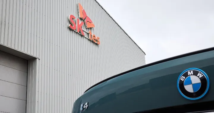 Economia circolare, BMW e SK brevettano il riciclaggio delle batterie ad alta tensione