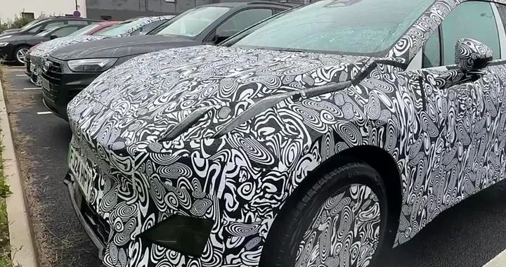 Lynk &amp; Co Z20, una nuova elettrica per il mercato europeo. Foto spia