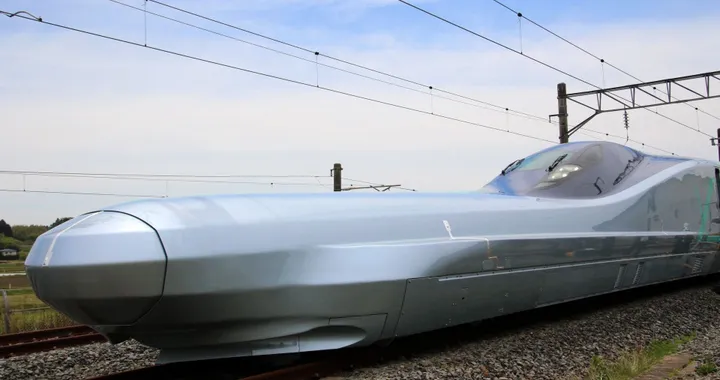 Alfa-X, il treno proiettile col nasone raggiunge la velocità record di 400km/h
