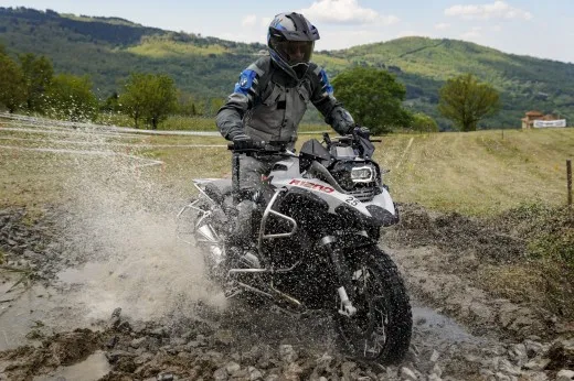 BMW Motorrad GS Academy: corsi di guida in offroad