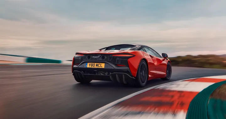 McLaren Artura, nuovi dettagli sulla supercar Plug-in