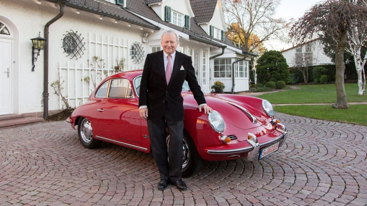 Porsche, in vendita anche la villa della discordia con tunnel privato
