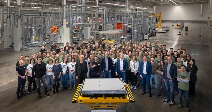 Seat accelera sull’elettrificazione: a Martorell batterie e scocche della Cupra Raval