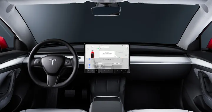 Tesla, tante novità con l'aggiornamento natalizio: arriva TikTok